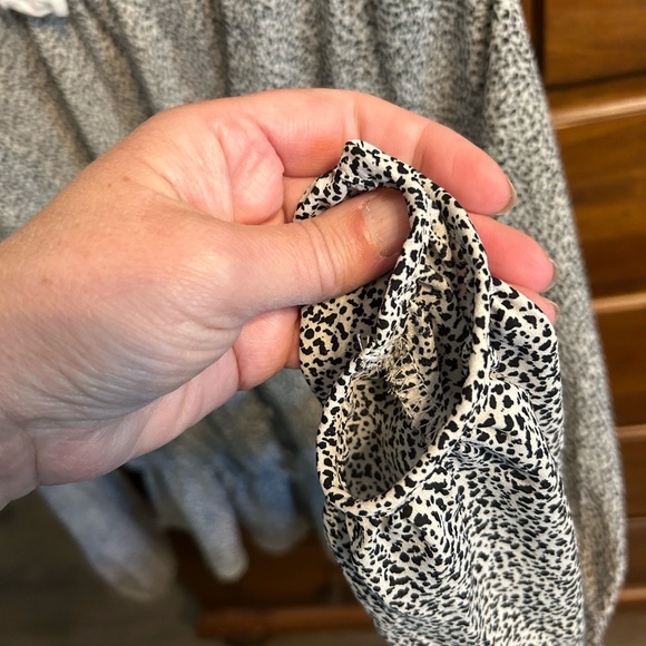 Rayon very comfy black white animal print long sleeve top - Picture 4 of 4